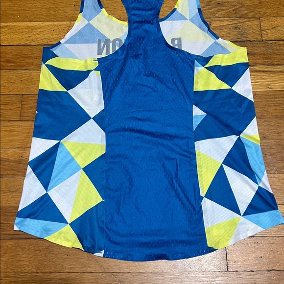 Run In Rabbit Boston Geometric Running Tank Top, size Medium - Picture 8 of 10